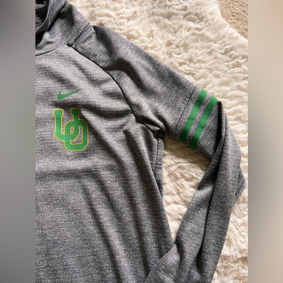 Nike Women’s Oregon Ducks Long Sleeve Pullover - Picture 3 of 9